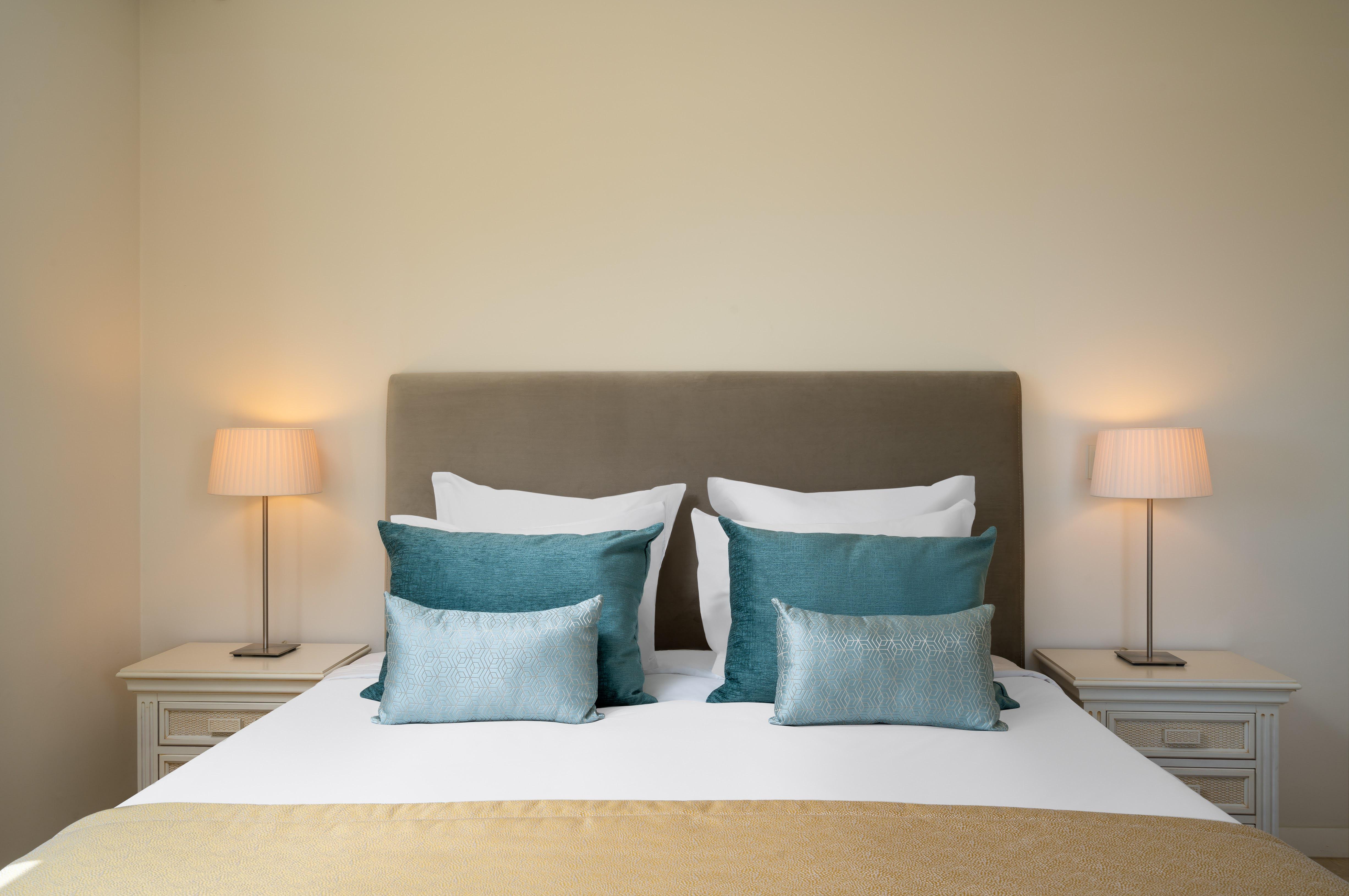 Monte Santo Resort Carvoeiro  Kültér fotó A bed with cushions
