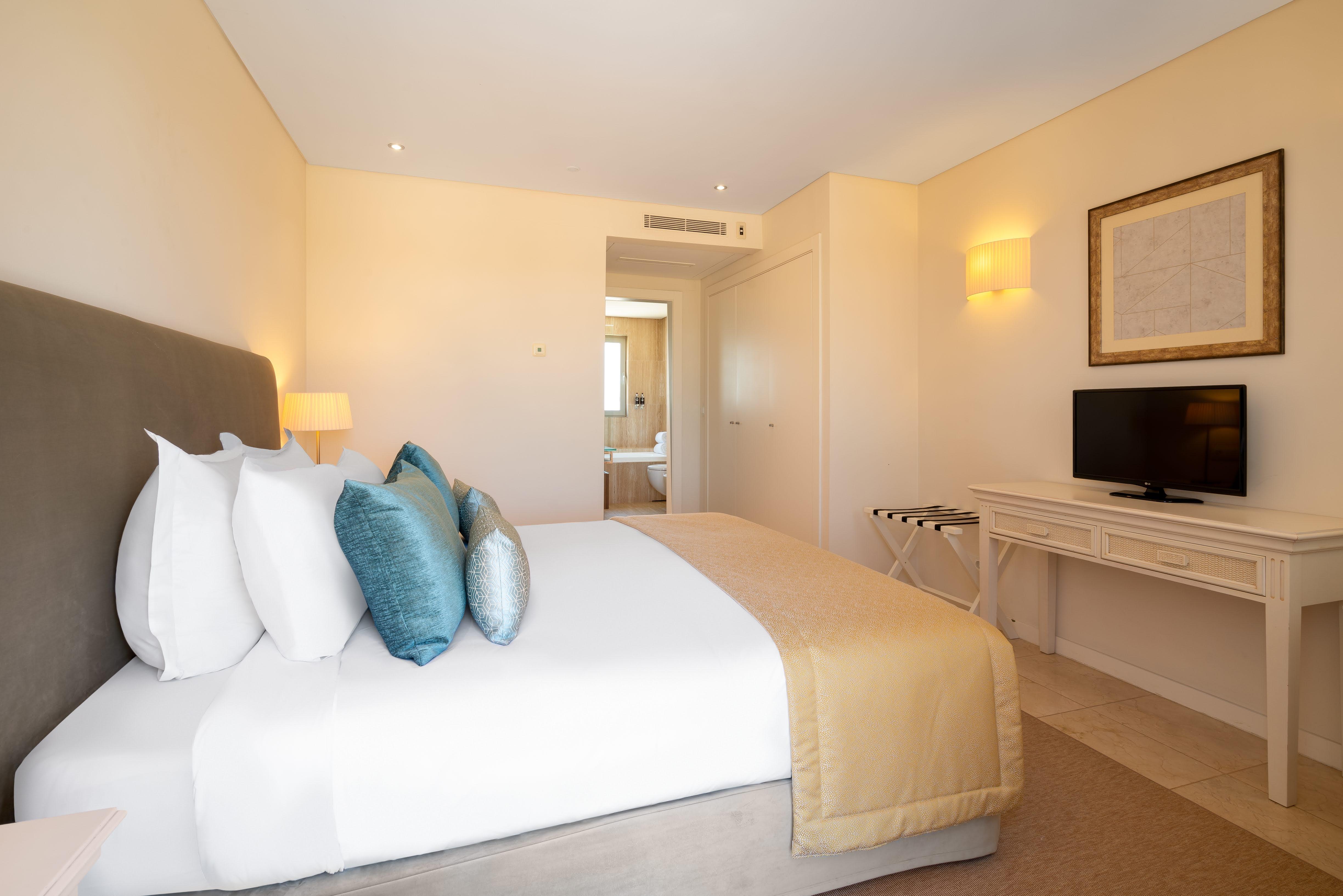 Monte Santo Resort Carvoeiro  Kültér fotó A bedroom at the hotel