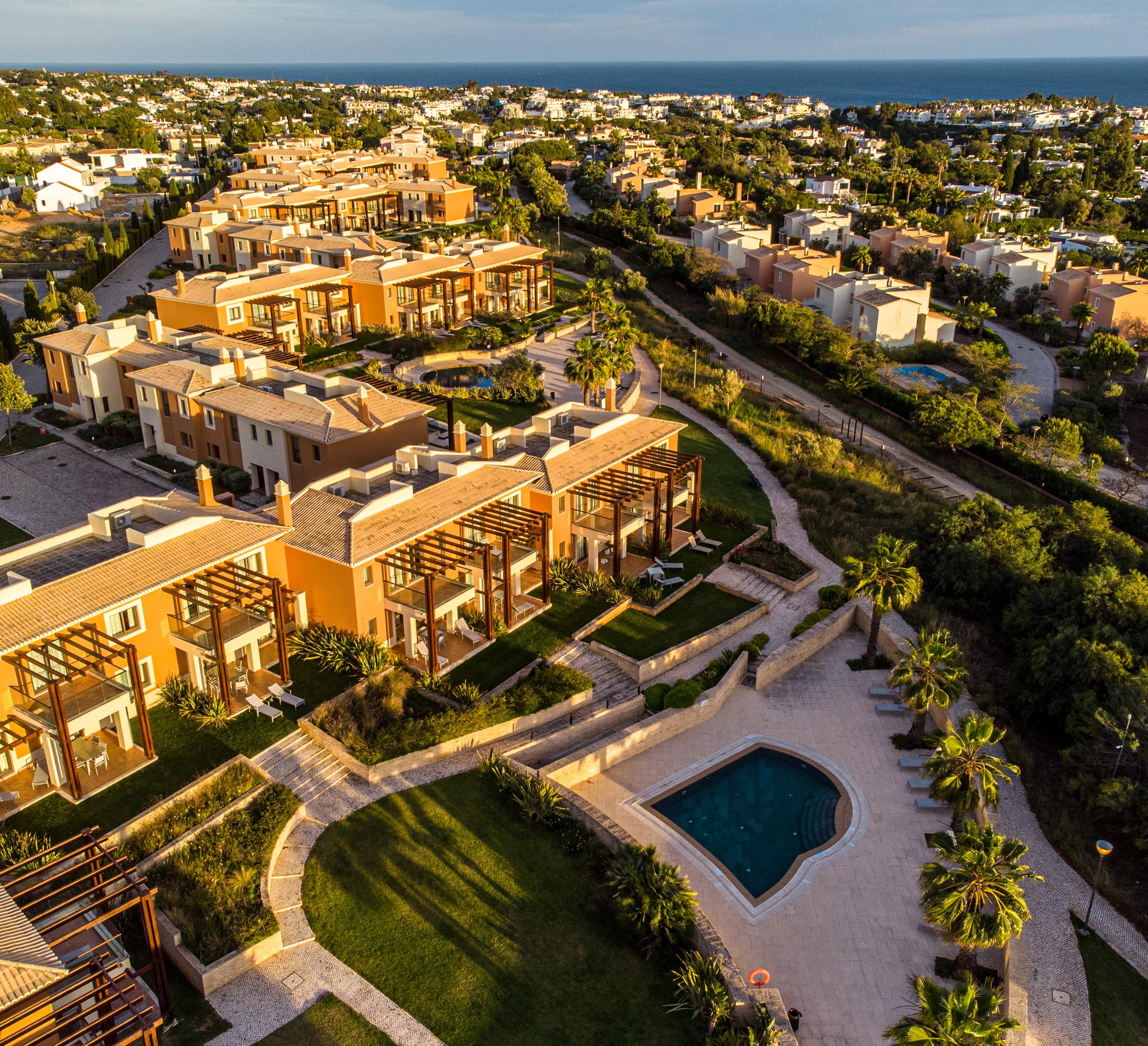 Monte Santo Resort Carvoeiro  Kültér fotó Aerial view of the resort